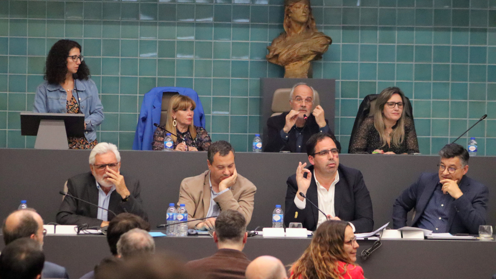 Após a intervenção de Carla Costa, Patrocínio Azevedo dirigiu-se à bancada do PSD 