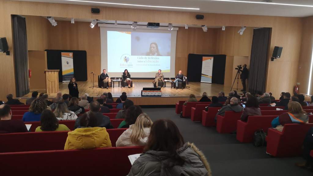 Pensar numa aprendizagem mais colaborativa.