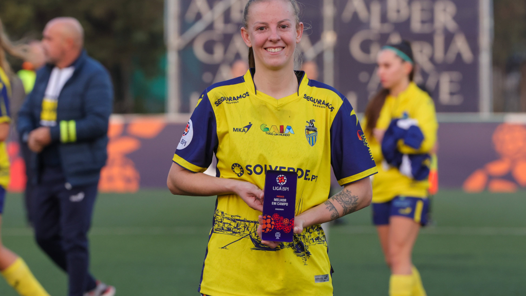 Malu Schmidt foi a melhor em campo, ao apontar um hat trick na vitória do Valadares.