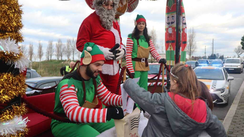 Euforia na JI/EB1 de Francelos com a visita do Pai Natal.
