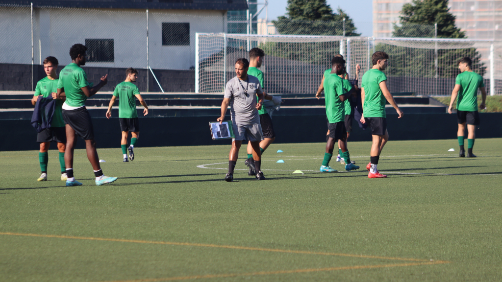 Mário Ferreira vê um plantel com vontade de aprender, mas que ainda tem que se fortalecer