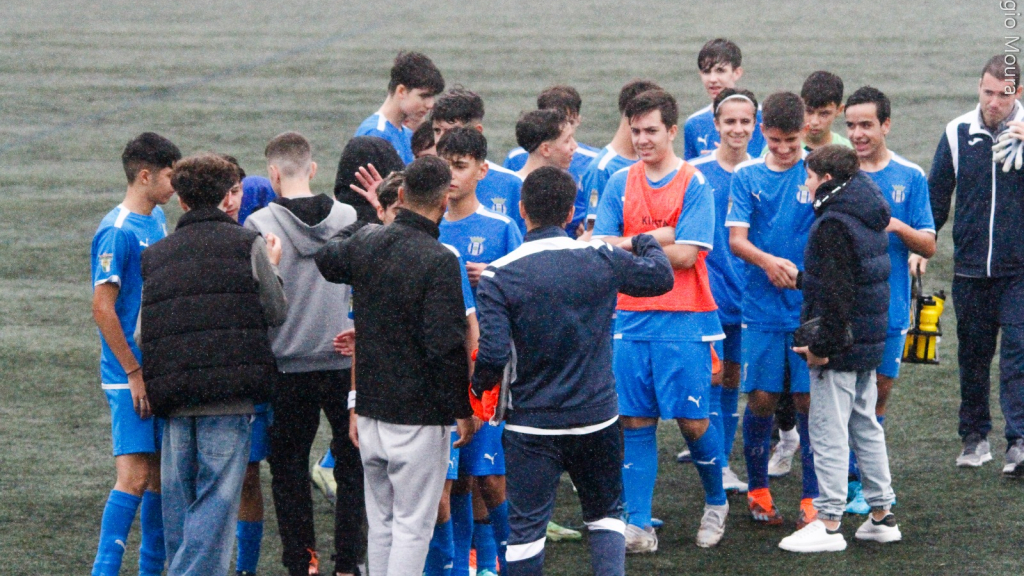 Equipa de iniciados do Canelas 2010 quer subir à I Distrital do escalão.